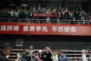开元棋牌在线入口-声援球队！球迷打出标语，全场助威
