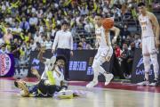 -山西男篮憾负，广东晋级半决赛现场欢呼