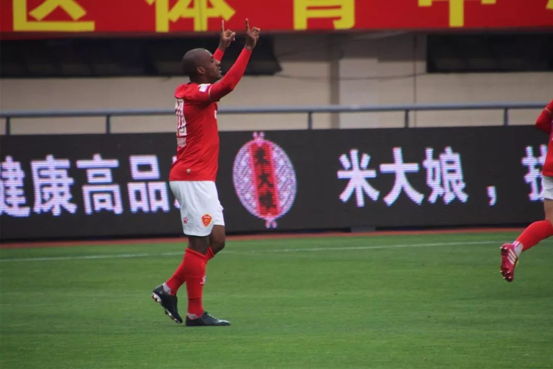 关于富力主教练战术失误，遭遇连败境地的信息