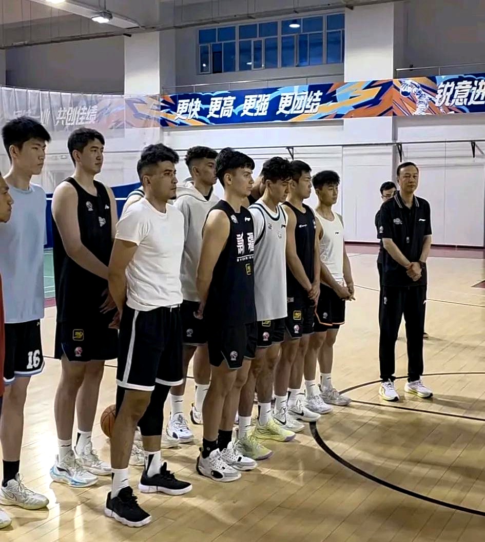 新疆队迎战重庆，士气高昂备战比赛的简单介绍