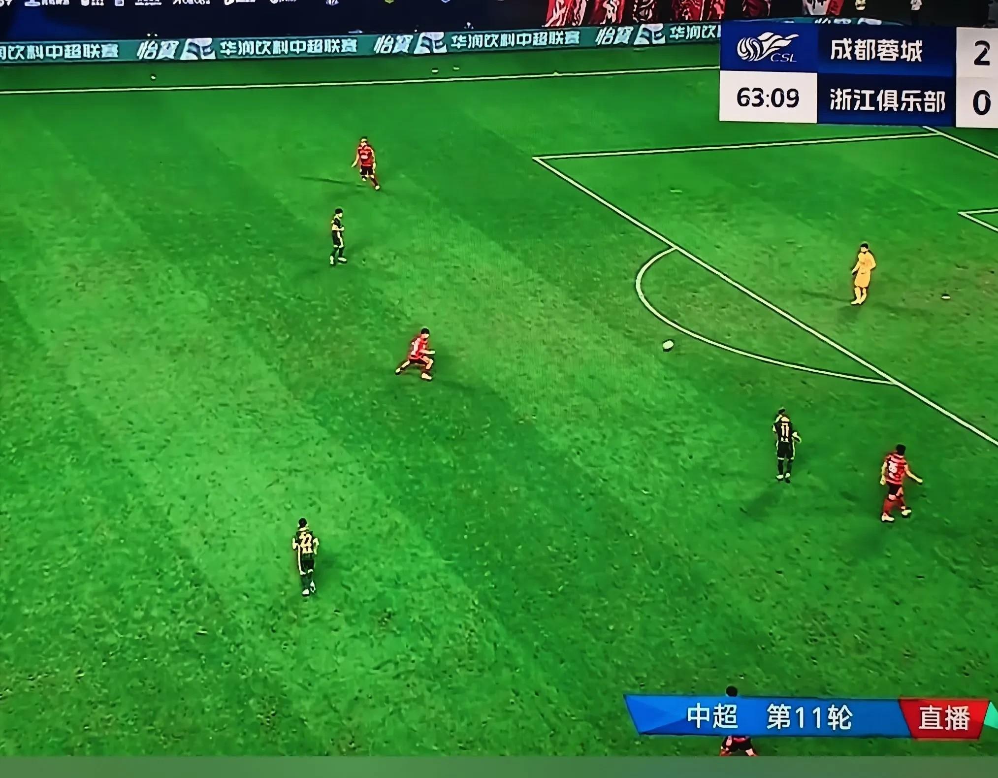 足球联赛战事热情掀起赛场风暴