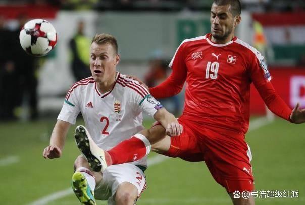 匈牙利球队在比赛中展现出强大实力 匈牙利球队在比赛中展现出强大实力