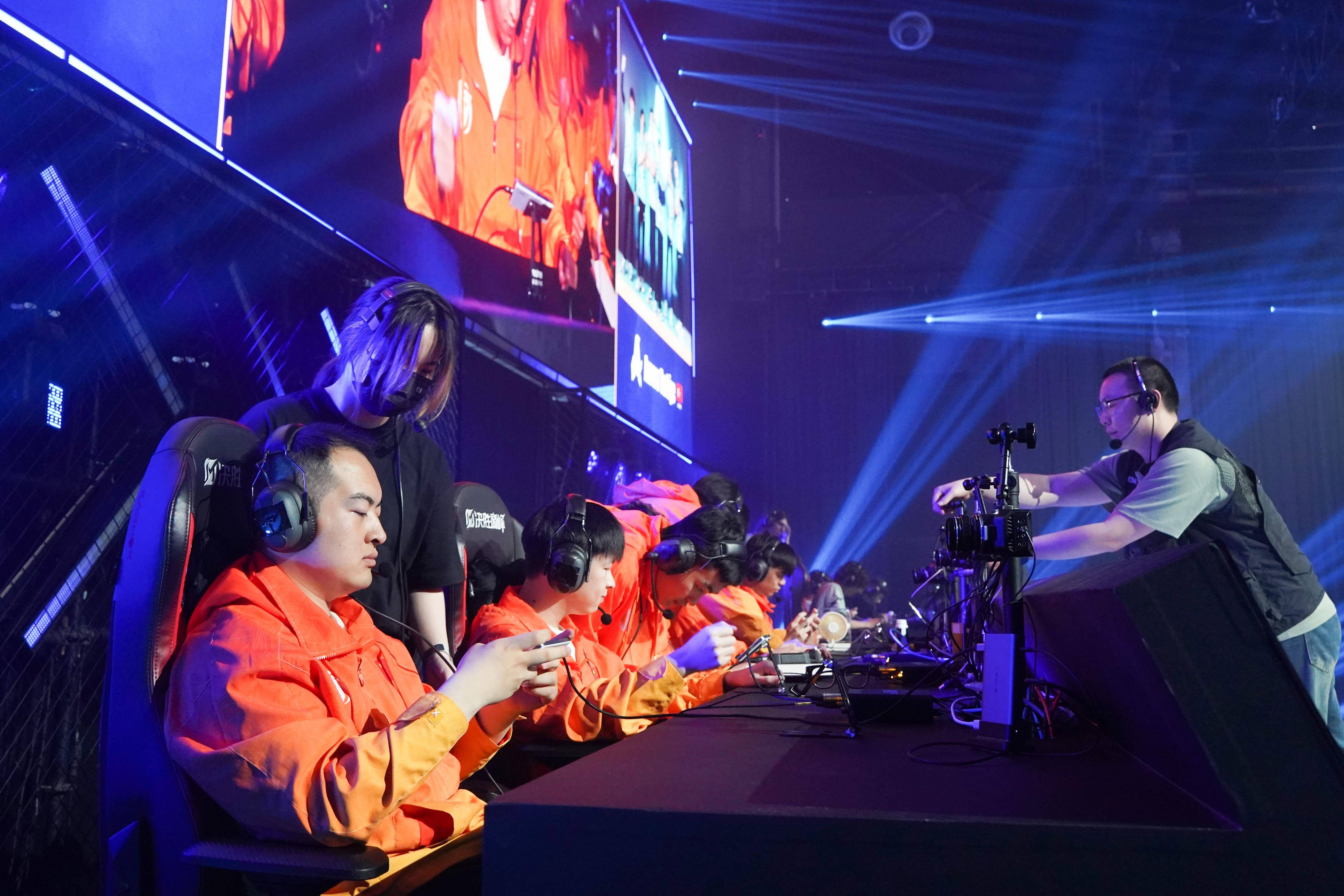 重要比赛激烈角逐，胜者跻身淘汰赛