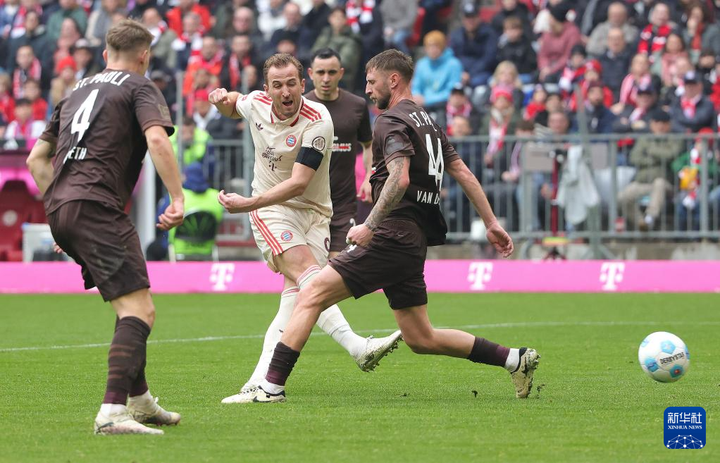 拜仁慕尼黑逆转赢下第三连胜,继续领跑德甲联赛的简单介绍 拜仁慕尼黑逆转赢下第三连胜,继续领跑德甲联赛的简单介绍