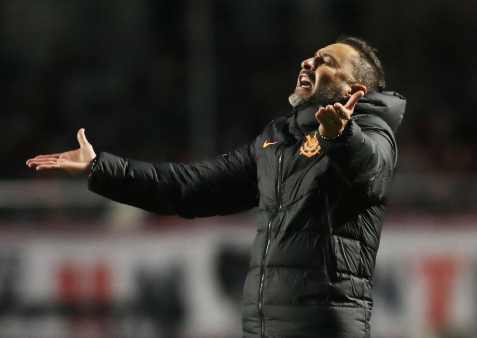 关于莱斯特城逆转战胜对手，保持不败纪录的信息