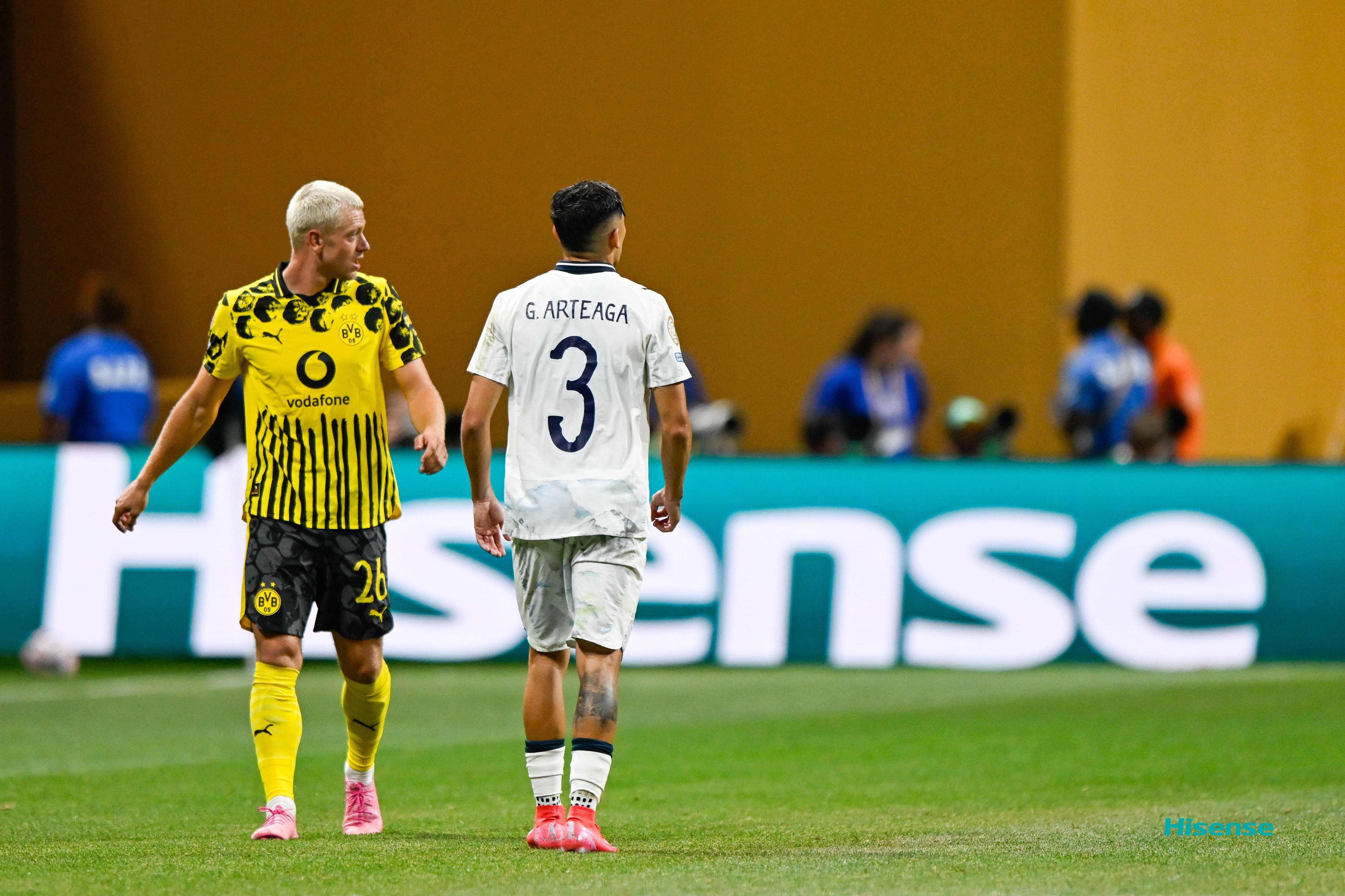 多特蒙德客场顺利获胜，继续德甲榜尖之争