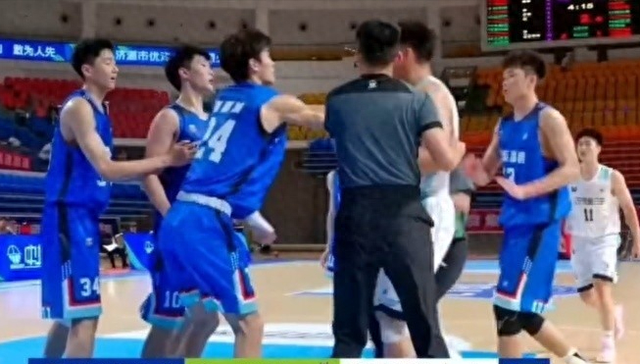 情绪失控！球员爆发了怎样的争执？的简单介绍