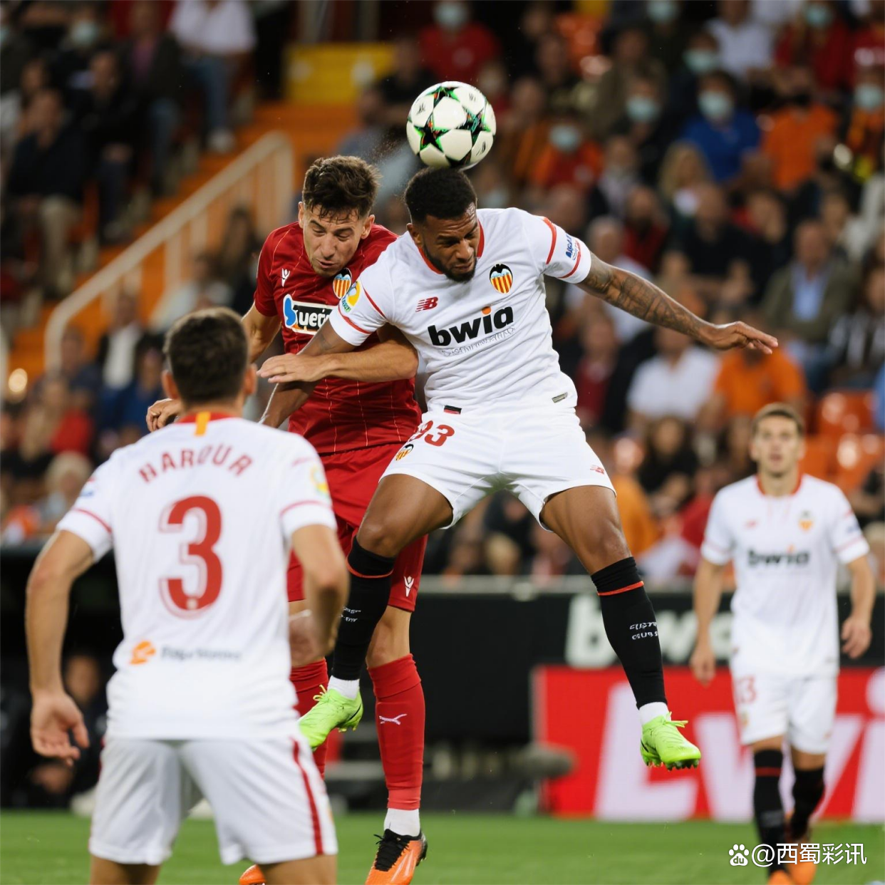 塞维利亚击败瓦伦西亚，追平领头羊