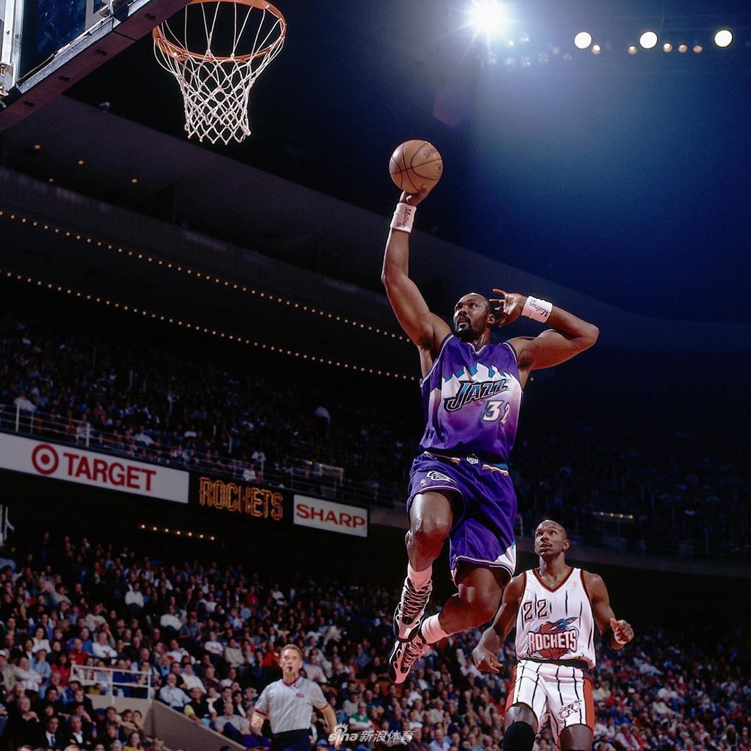 爵士球员独揽全队荣耀，助球队成功实现反超的简单介绍