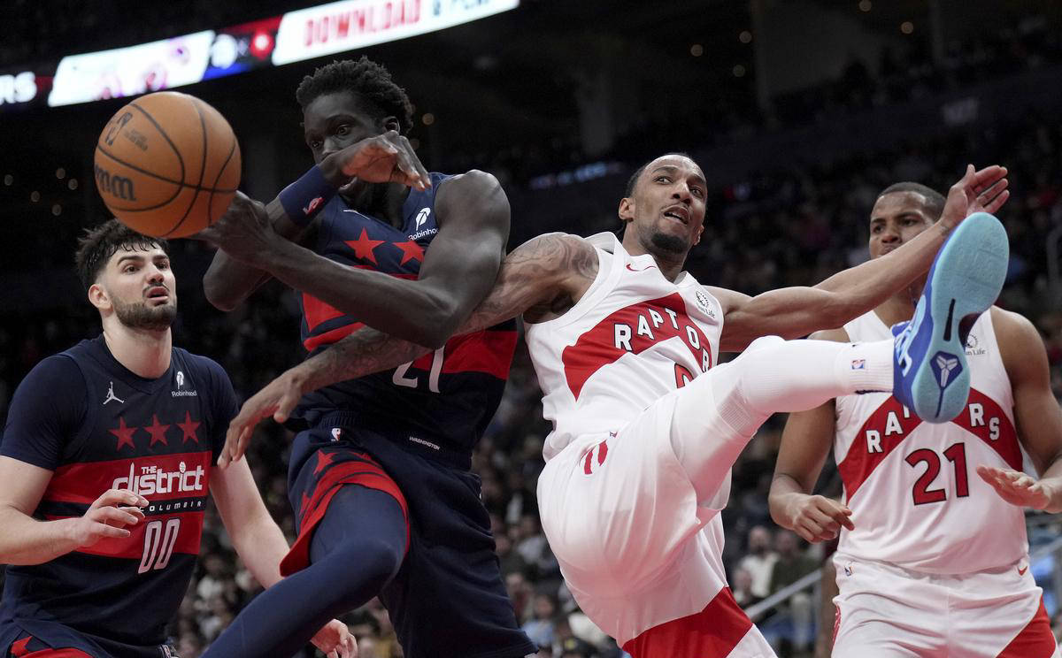 包含猛龙大胜篮网，克劳德连线表现俱佳的词条