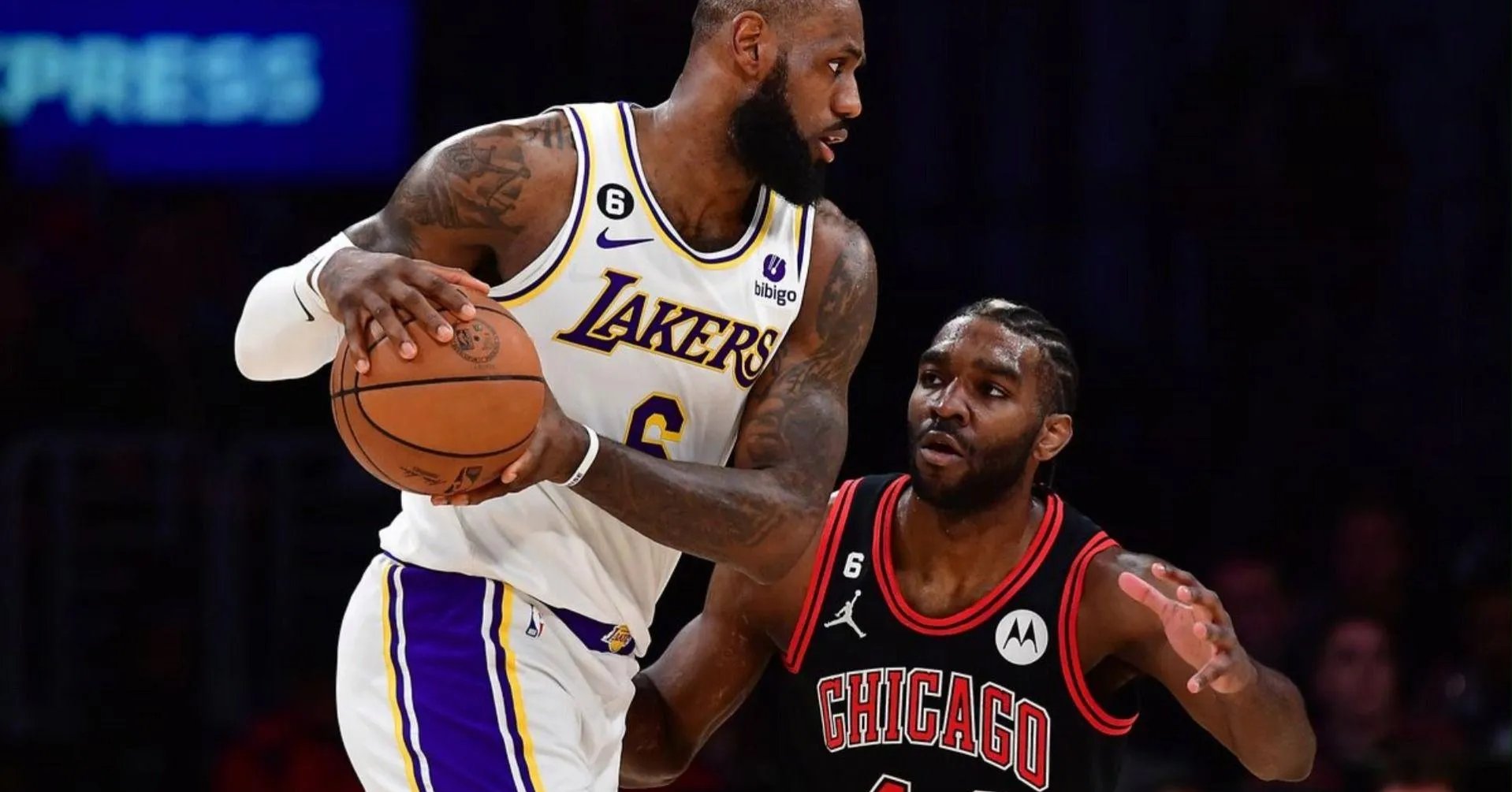 公牛惨败，湖人保持不败