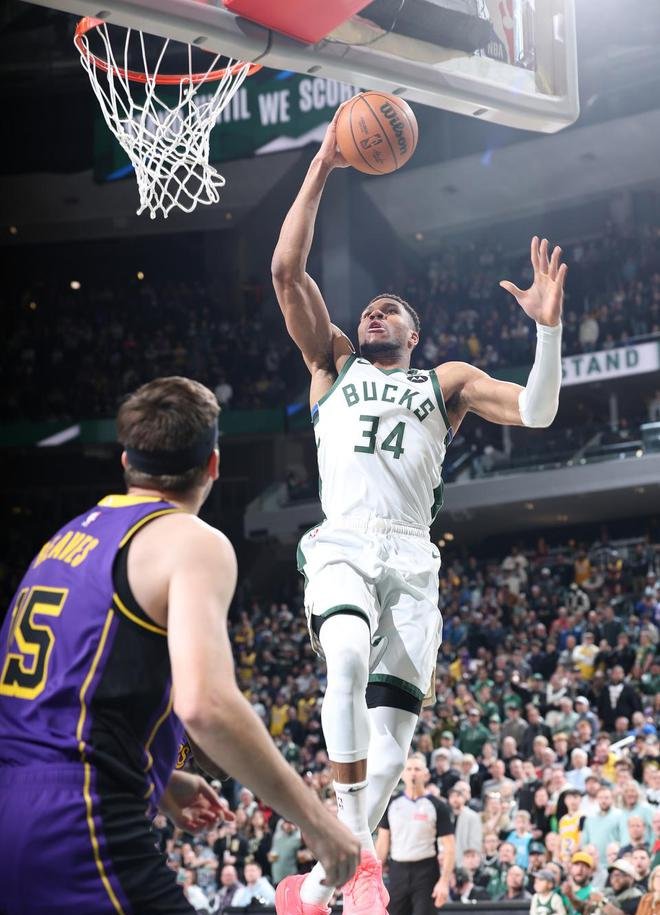 湖人遭遇雄鹿逆转,进入三连败的简单介绍 湖人遭遇雄鹿逆转,进入三连败的简单介绍